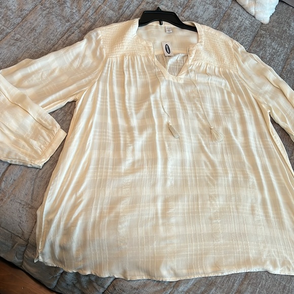 Old Navy Plus size XL Ivory color long sleeve blouse w tassel tie - Picture 10 of 12